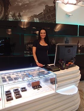 Predajňa Pražskoj Mincovne. Bratislava, Dunajská ulica 68.