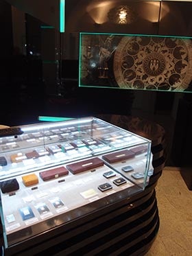 Predajňa Pražskoj Mincovne. Bratislava, Dunajská ulica 68.